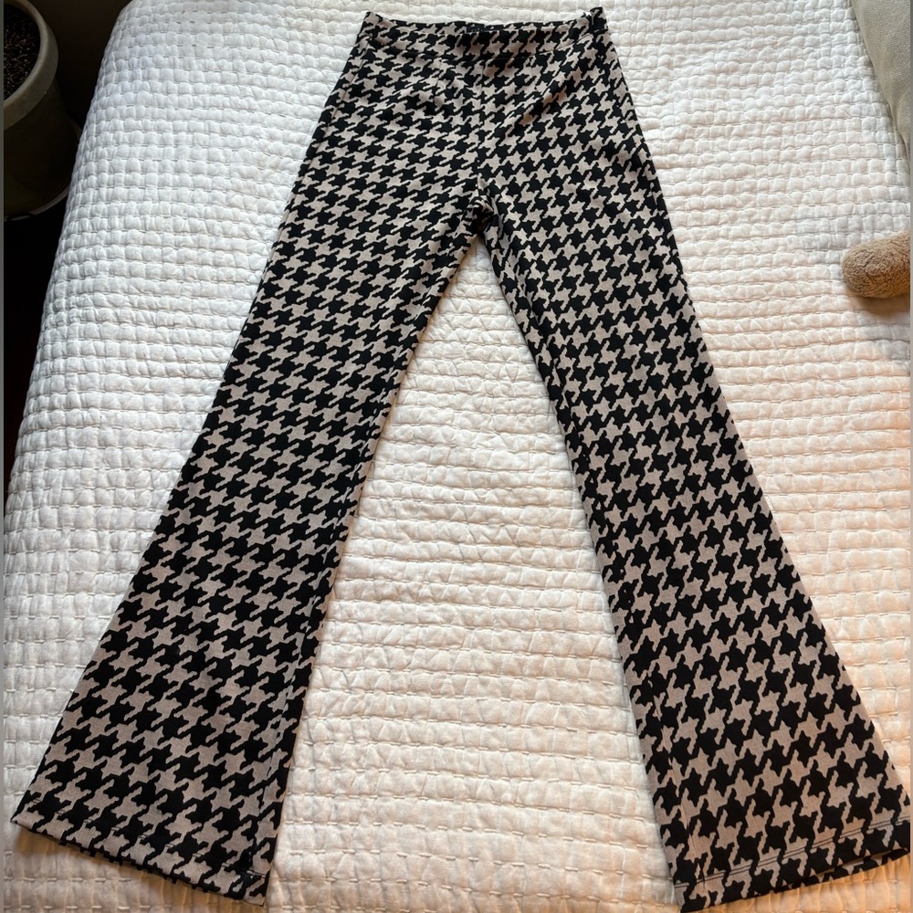 Sanctuary Black and Cream Houndstooth Pants